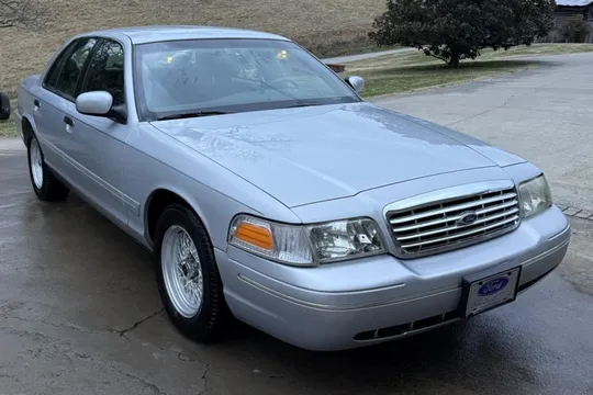 2001 Ford Crown Victoria LX