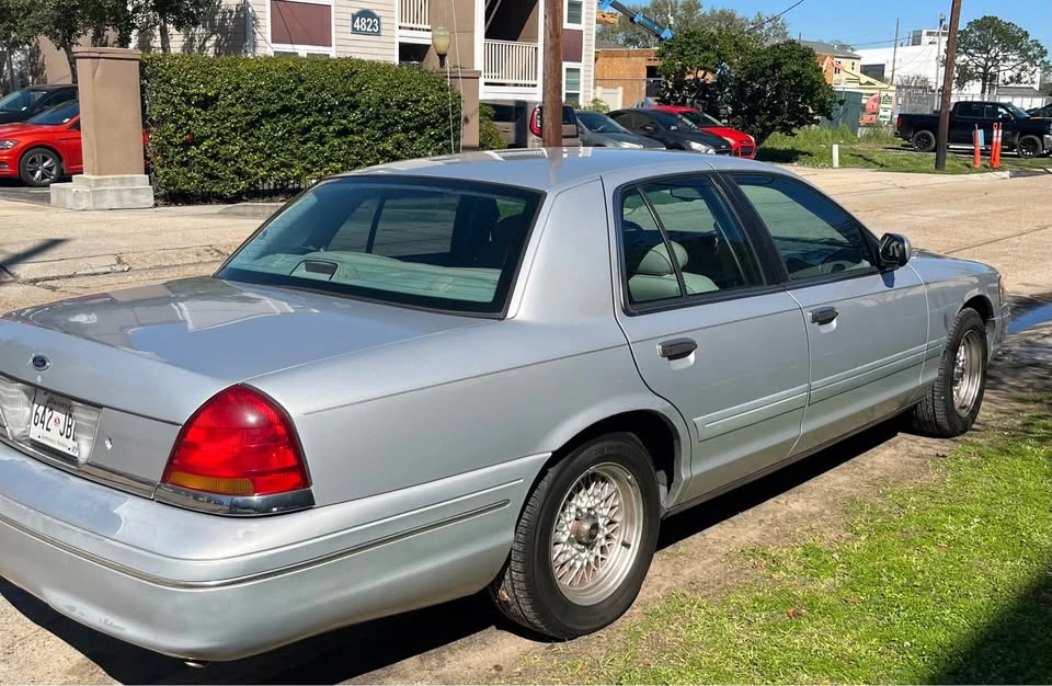 2001 Ford Crown Victoria - Image 8 of 8