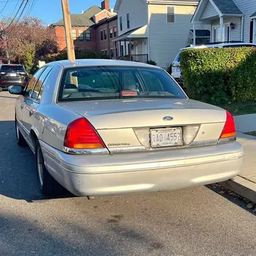 2001 Ford Crown Victoria LX Sedan 4D