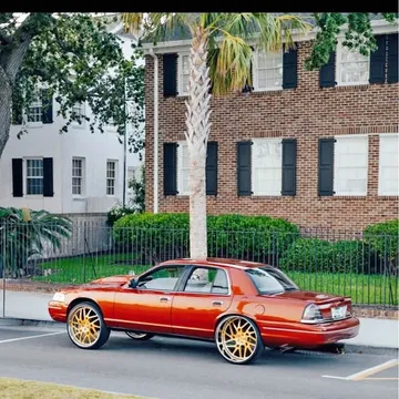 2001 Ford Crown Victoria LX Sedan 4D