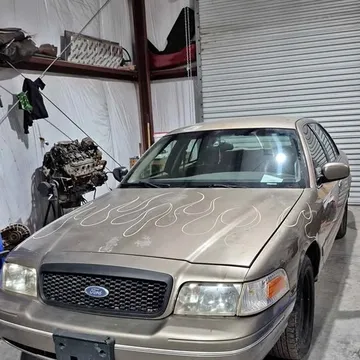 2001 Ford Crown Victoria LX Sedan 4D