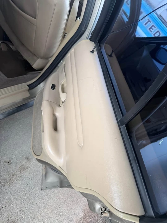2001 Ford Crown Victoria - Image 6 of 9