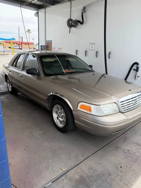 2001 Ford Crown Victoria - Image 2 of 9