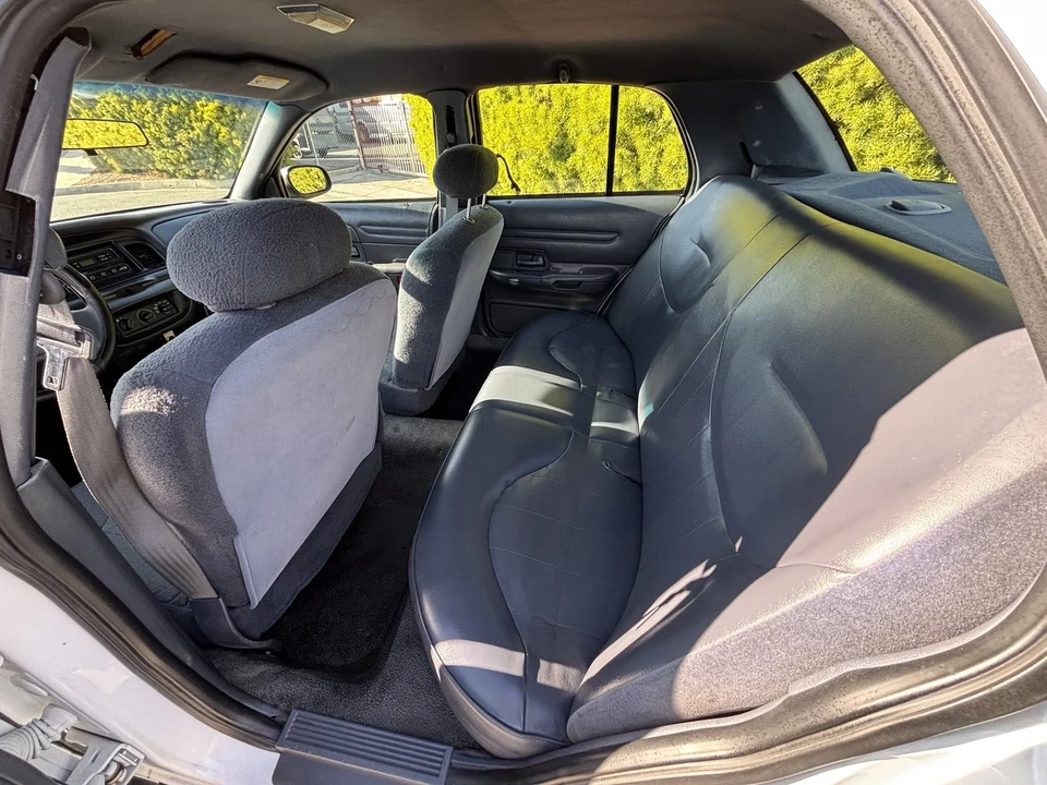 2001 Ford Crown Victoria - Image 11 of 11