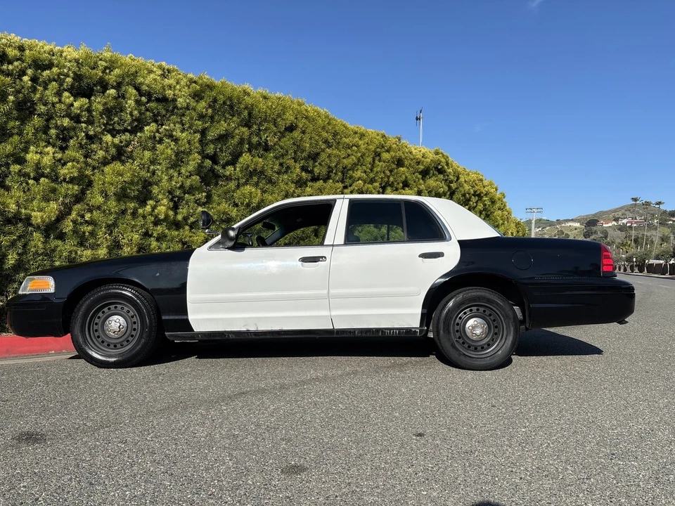 2001 Ford Crown Victoria - Image 6 of 11