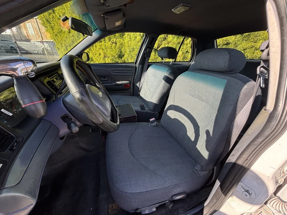 2001 Ford Crown Victoria - Image 8 of 11