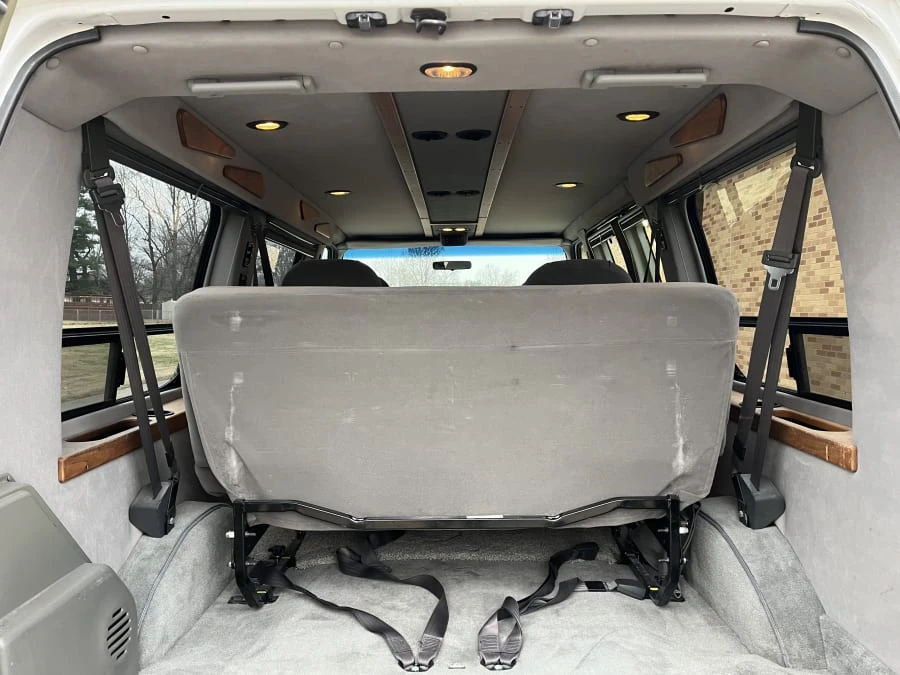 2001 Ford Econoline Van - Image 8 of 10