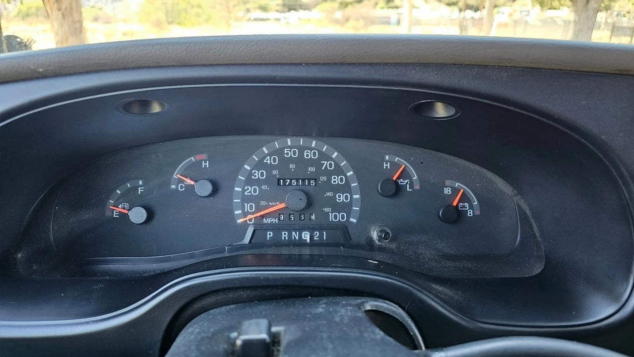 2001 Ford Econoline Van - Image 15 of 27