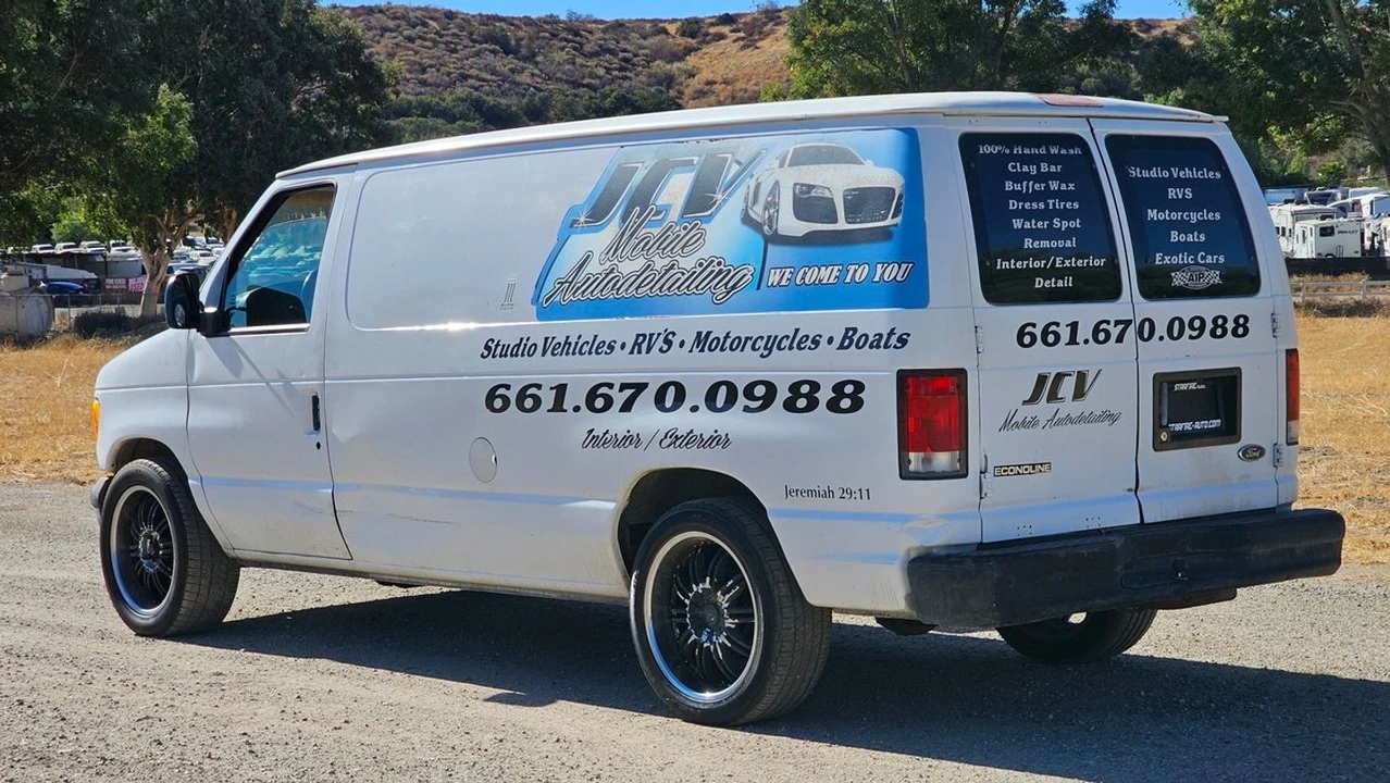 2001 Ford Econoline Van - Image 8 of 12