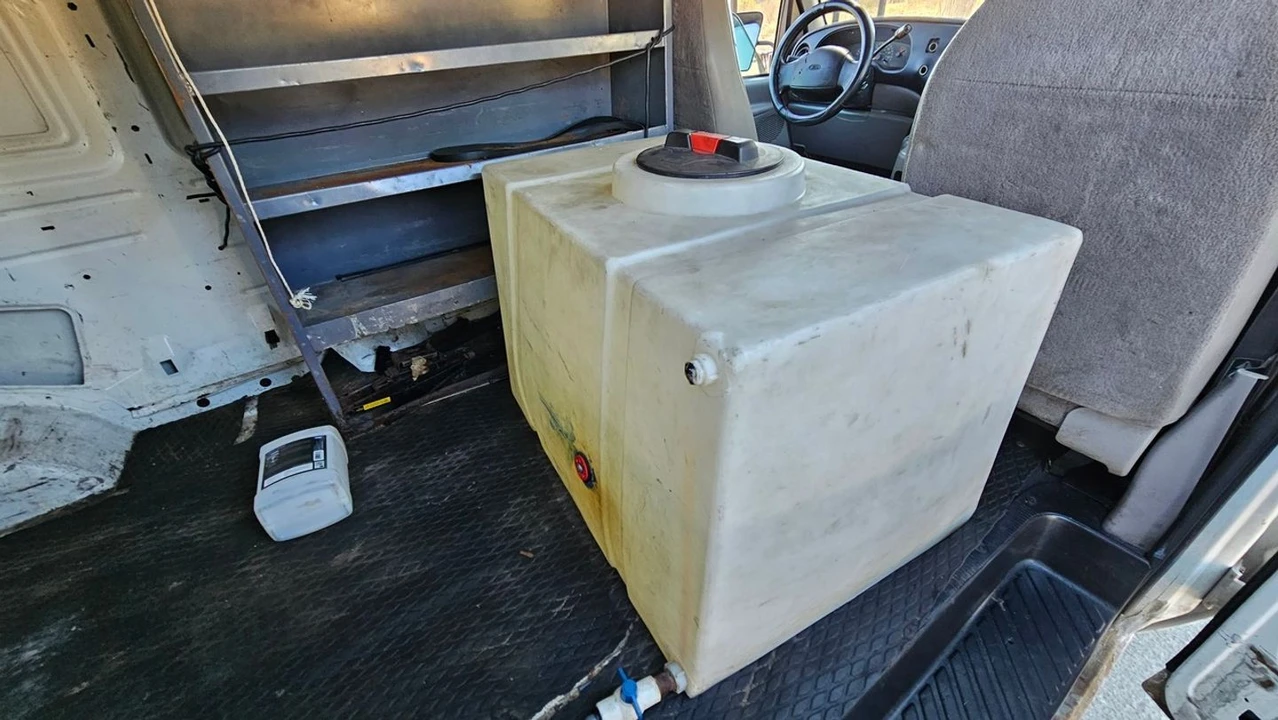 2001 Ford Econoline Van - Image 21 of 27