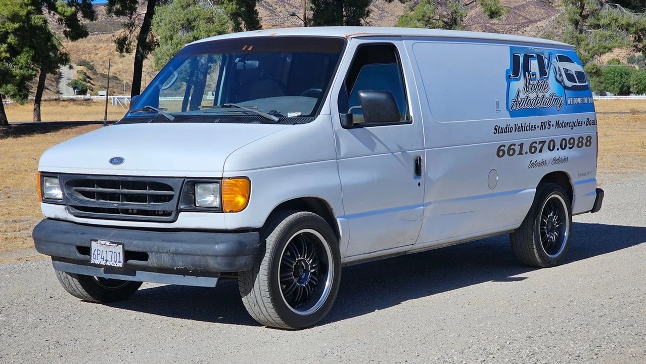 2001 Ford Econoline Van - Image 2 of 27