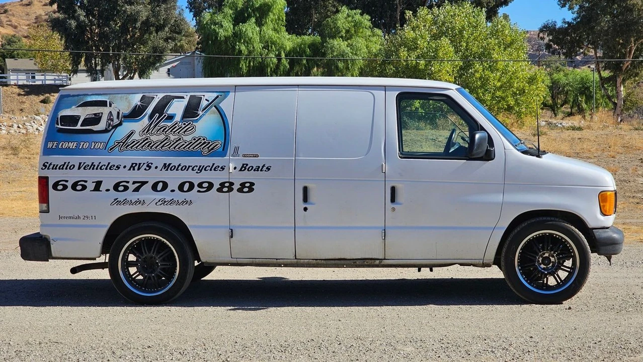 2001 Ford Econoline Van - Image 7 of 27