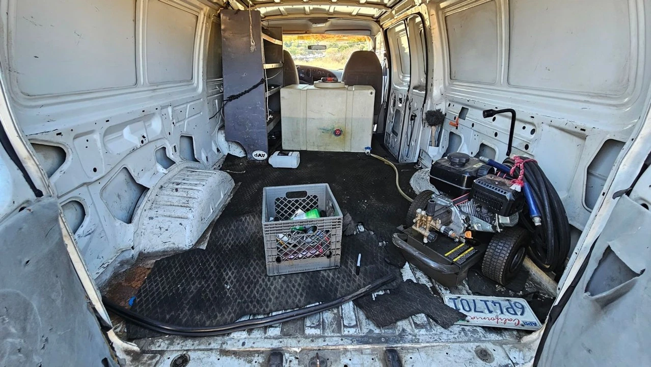 2001 Ford Econoline Van - Image 23 of 27
