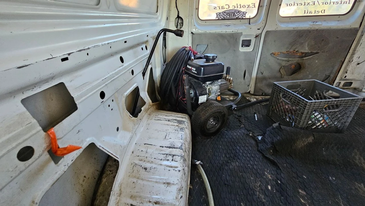 2001 Ford Econoline Van - Image 22 of 27