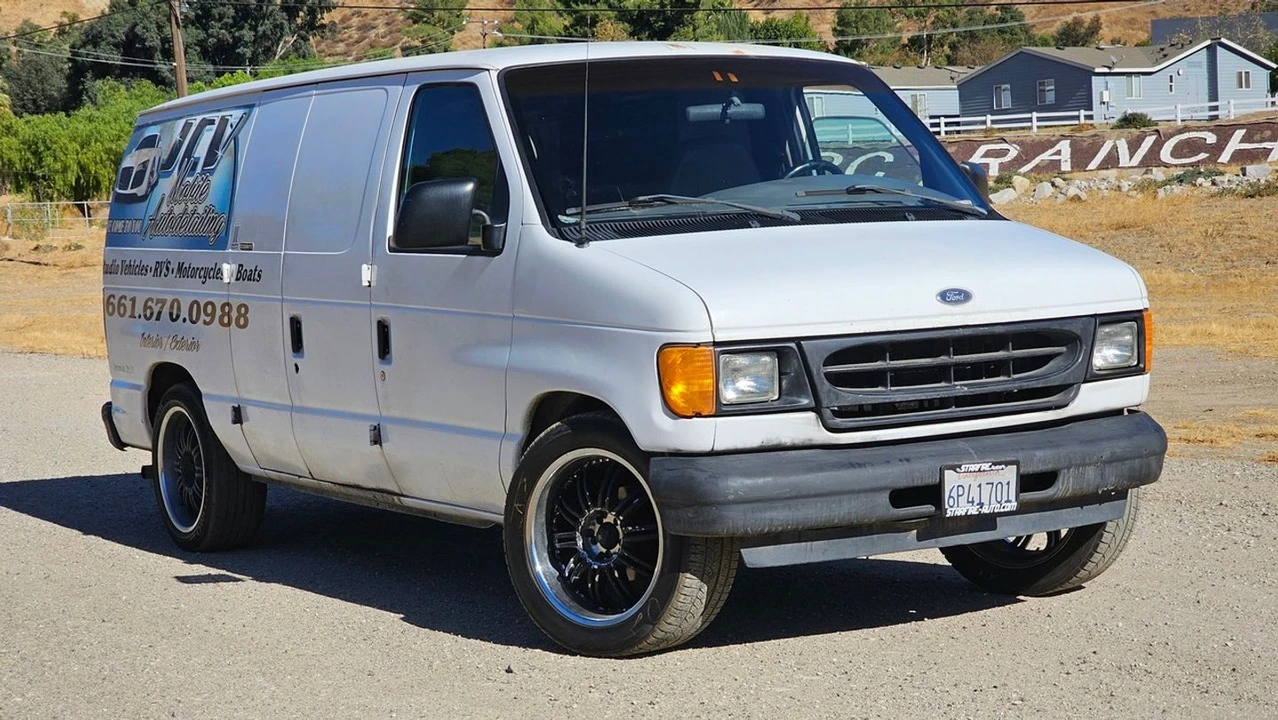 2001 Ford Econoline Van - Image 4 of 12