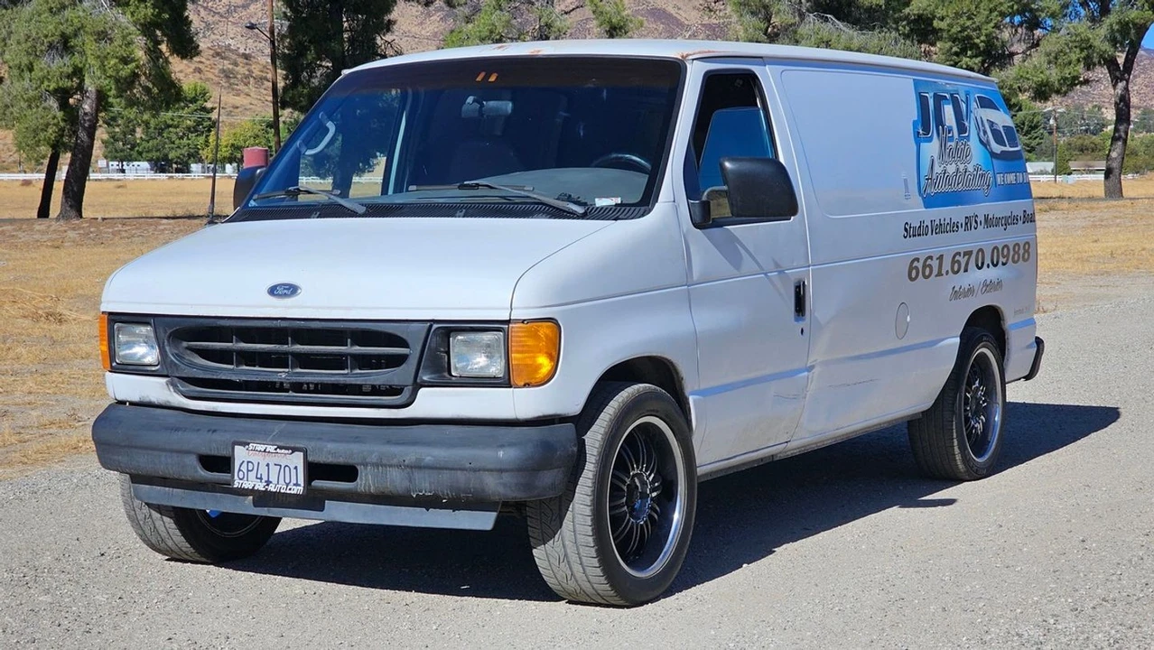 2001 Ford Econoline Van - Image 5 of 27