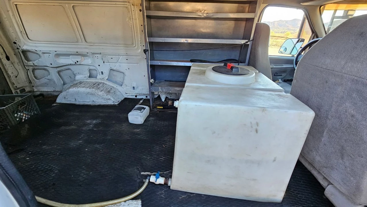 2001 Ford Econoline Van - Image 20 of 27
