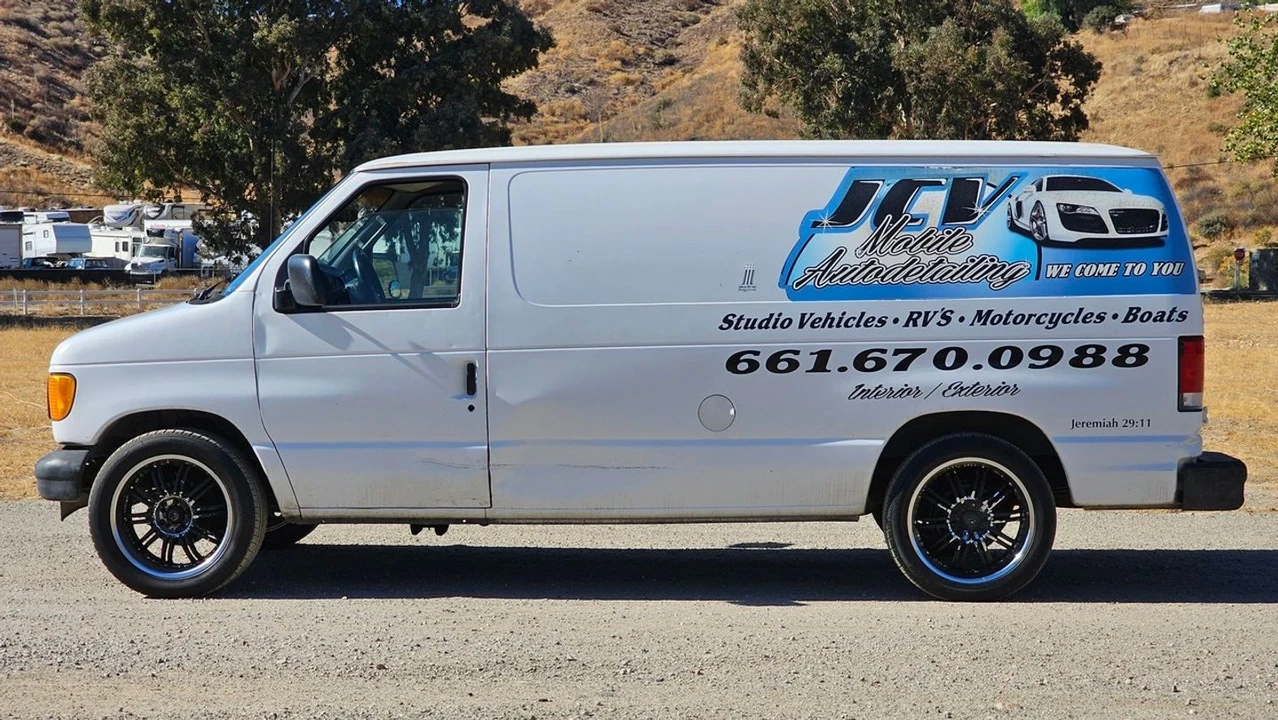 2001 Ford Econoline Van - Image 6 of 12
