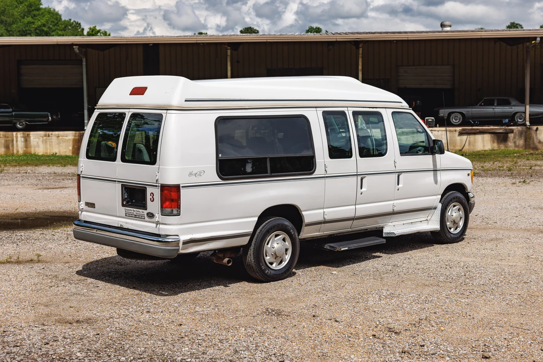 2001 Ford Econoline Van - Image 11 of 31