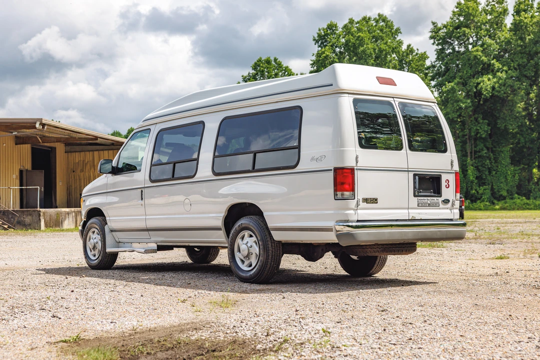 2001 Ford Econoline Van - Image 13 of 31