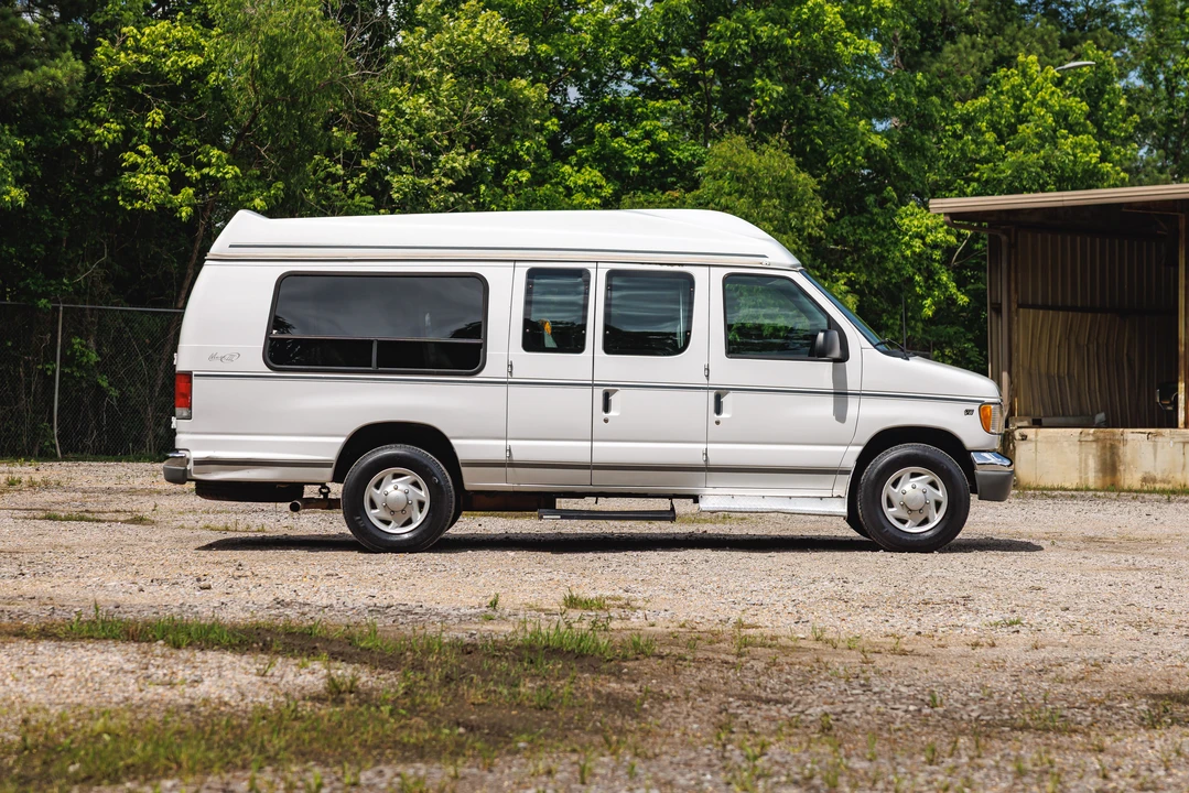 2001 Ford Econoline Van - Image 8 of 31