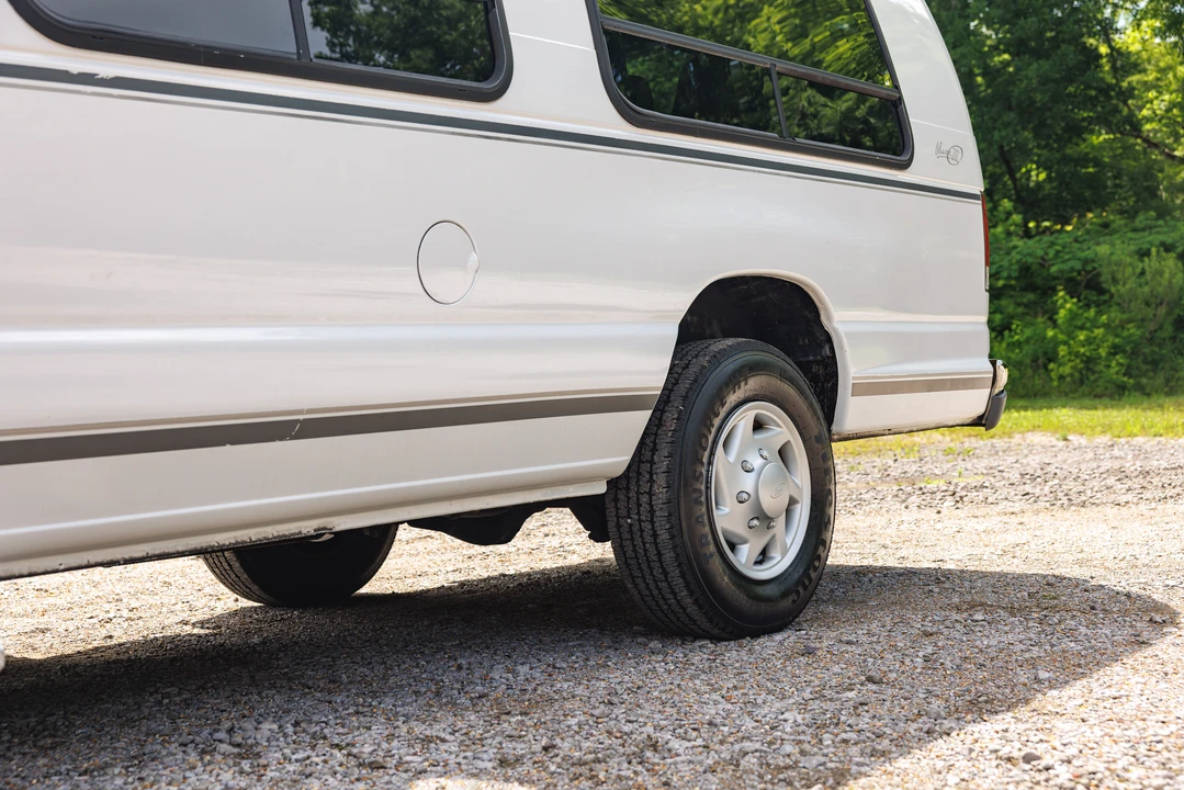2001 Ford Econoline Van - Image 31 of 31