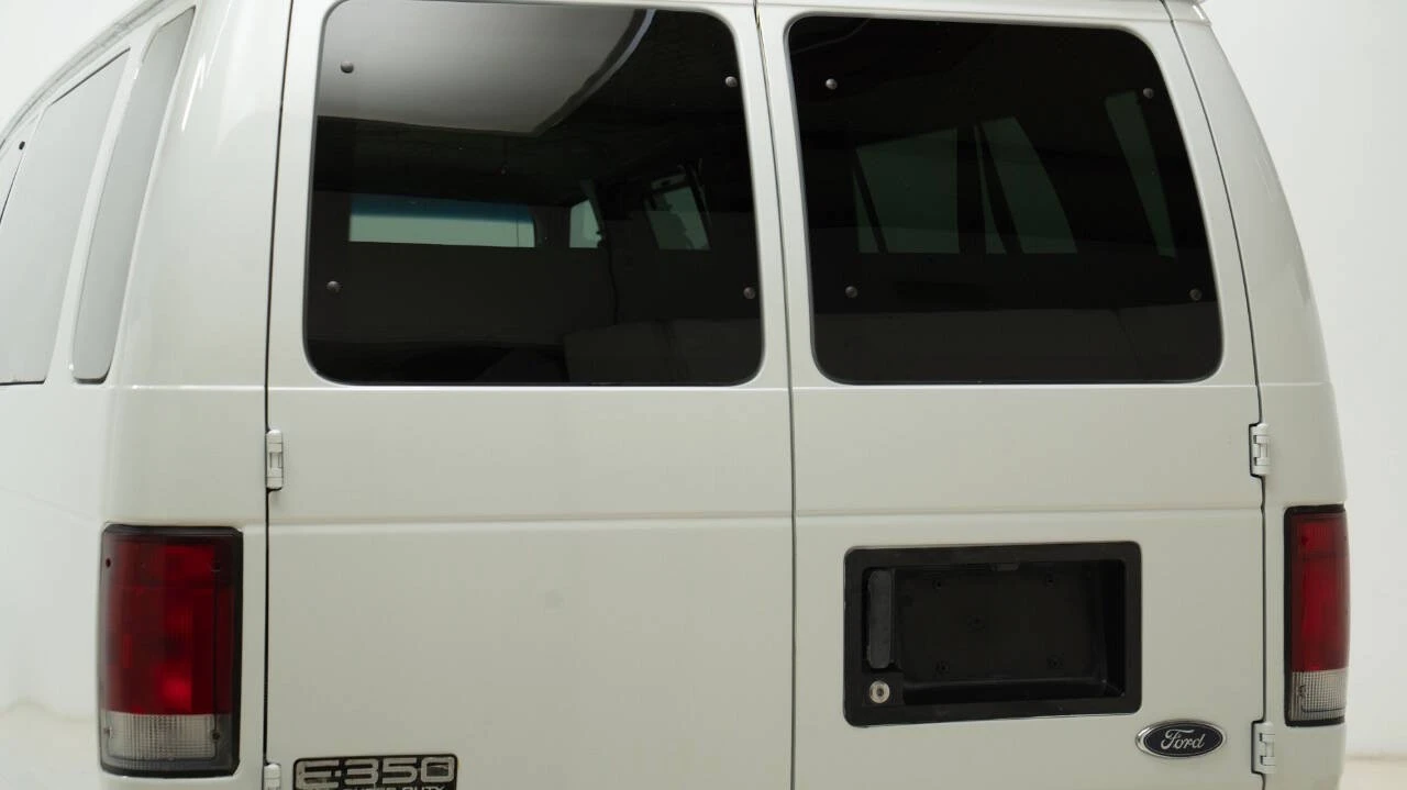 2001 Ford Econoline Van - Image 12 of 12