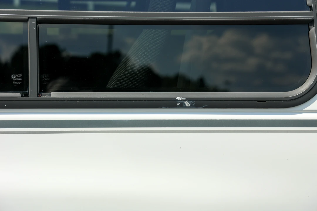2001 Ford Econoline Van - Image 25 of 31