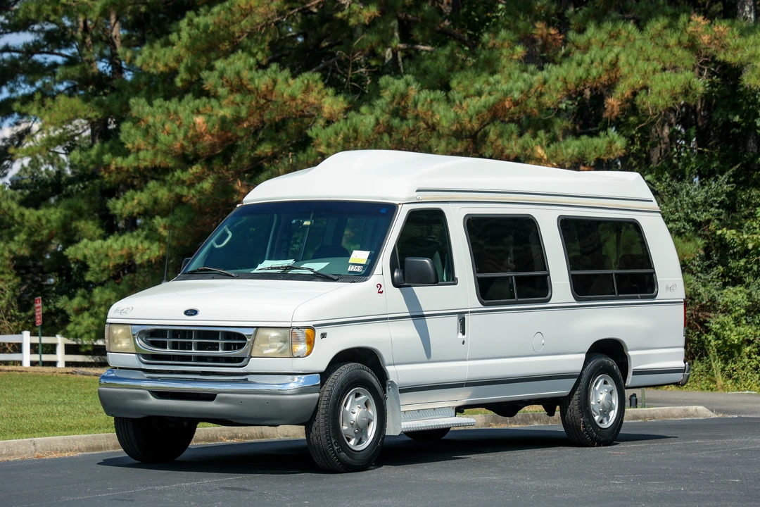 2001 Ford Econoline Van - Image 8 of 31