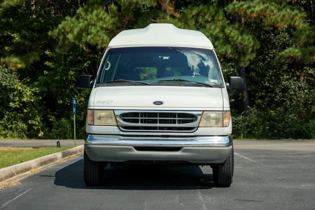 2001 Ford Econoline Van - Image 10 of 31