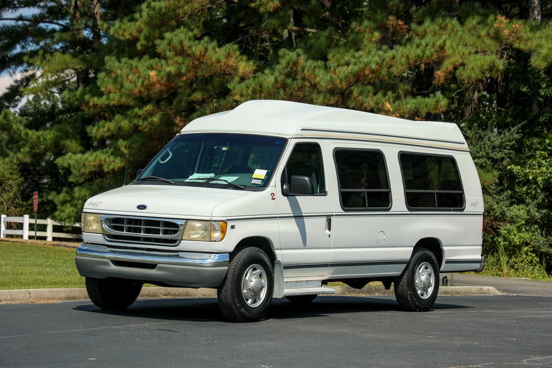 2001 Ford Econoline Van - Image 9 of 31