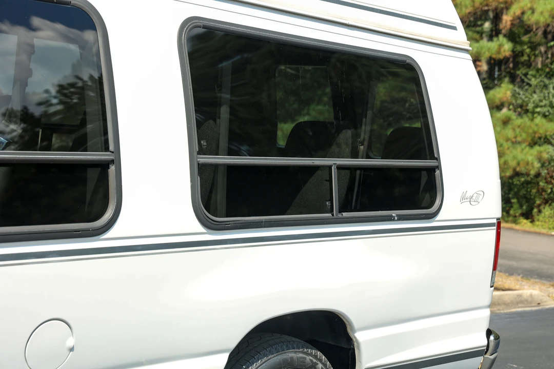 2001 Ford Econoline Van - Image 23 of 31