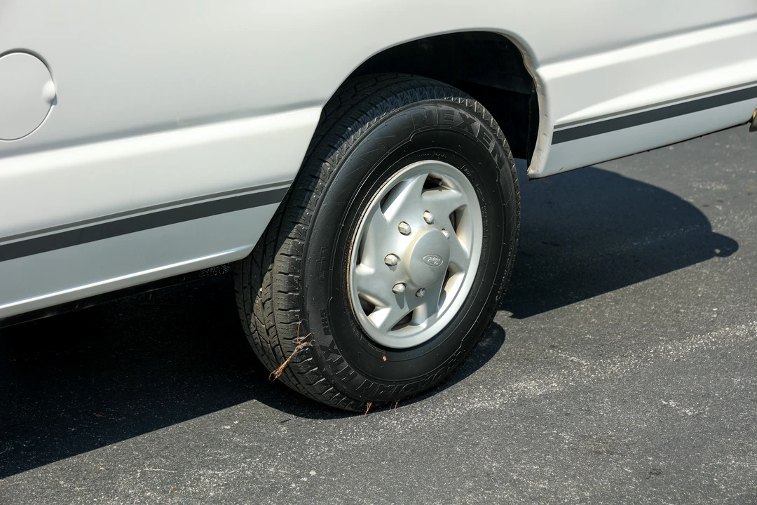 2001 Ford Econoline Van - Image 24 of 31