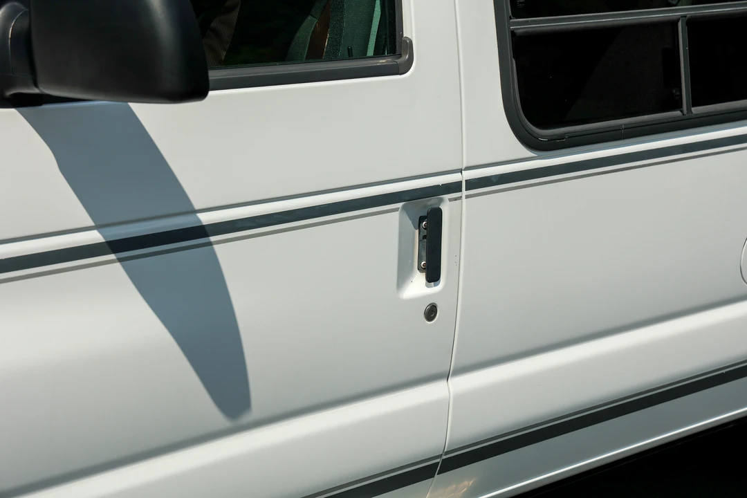 2001 Ford Econoline Van - Image 21 of 31