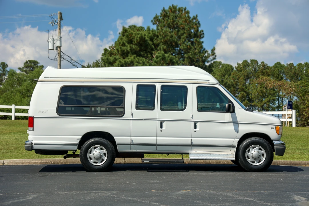 2001 Ford Econoline Van - Image 2 of 31