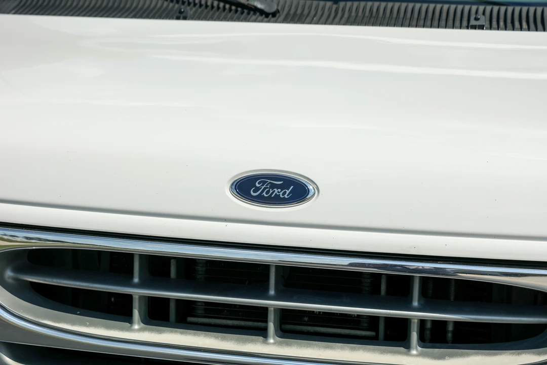 2001 Ford Econoline Van - Image 13 of 31