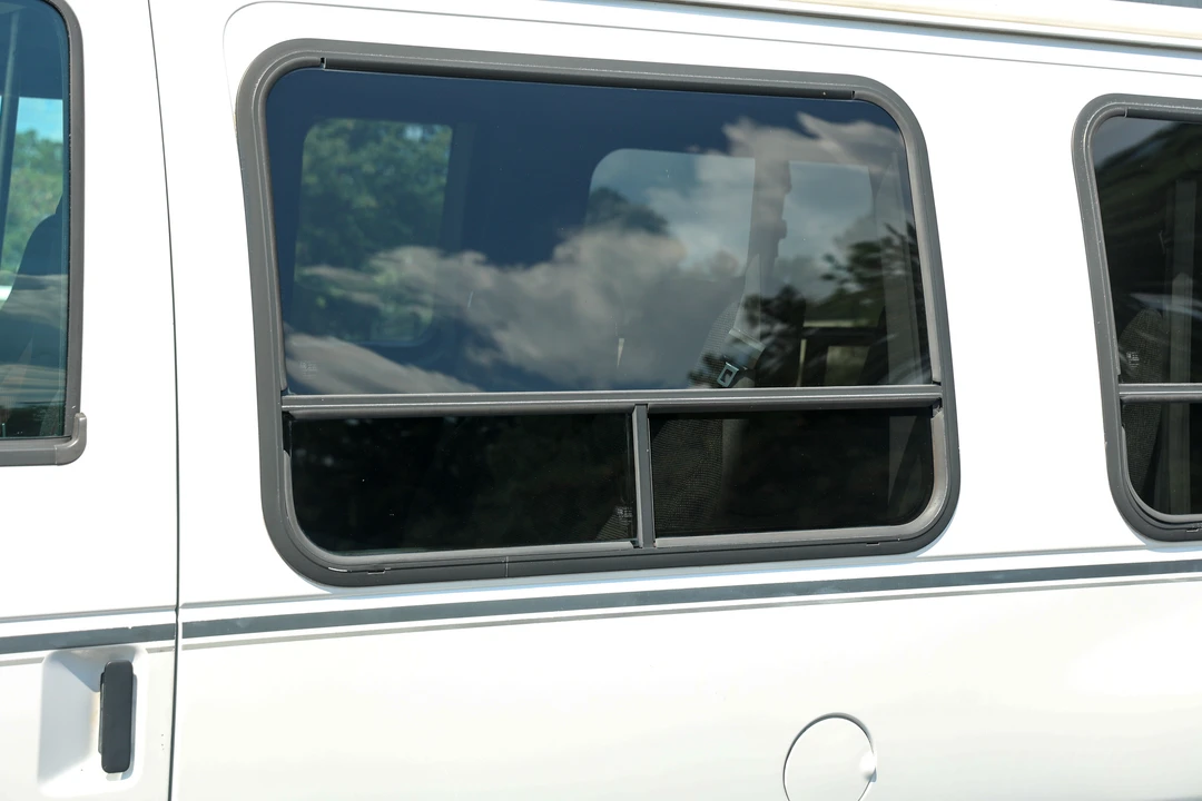 2001 Ford Econoline Van - Image 22 of 31