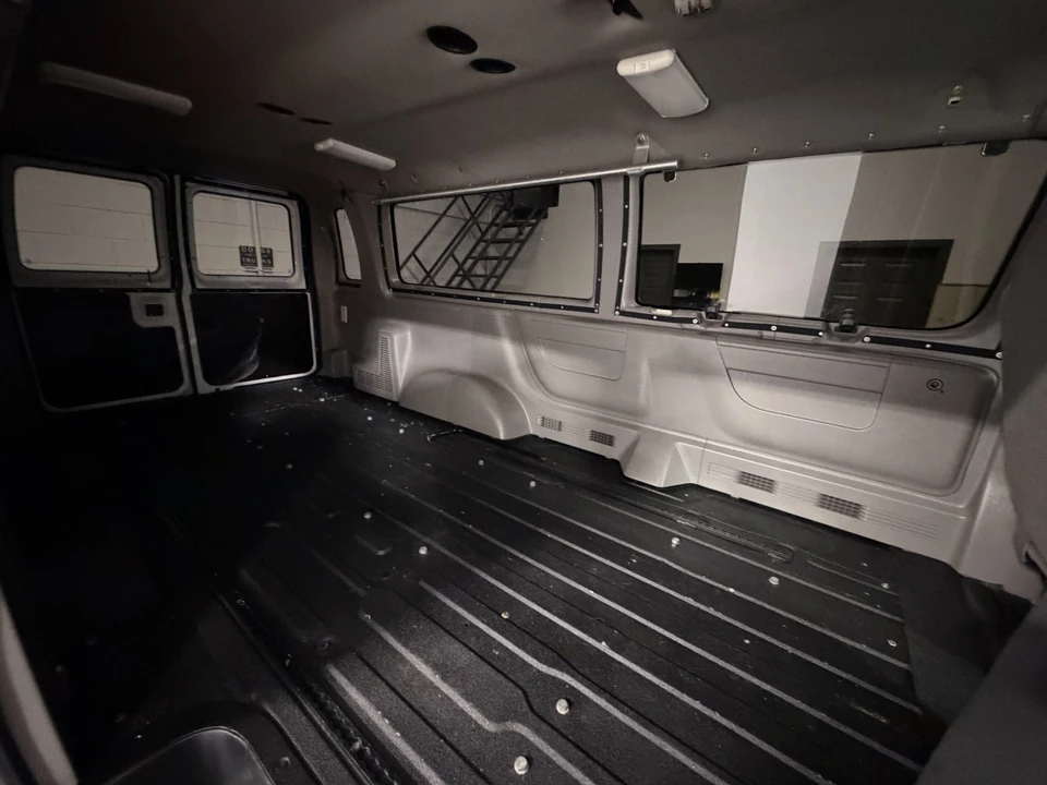 2001 Ford Econoline Van - Image 4 of 18