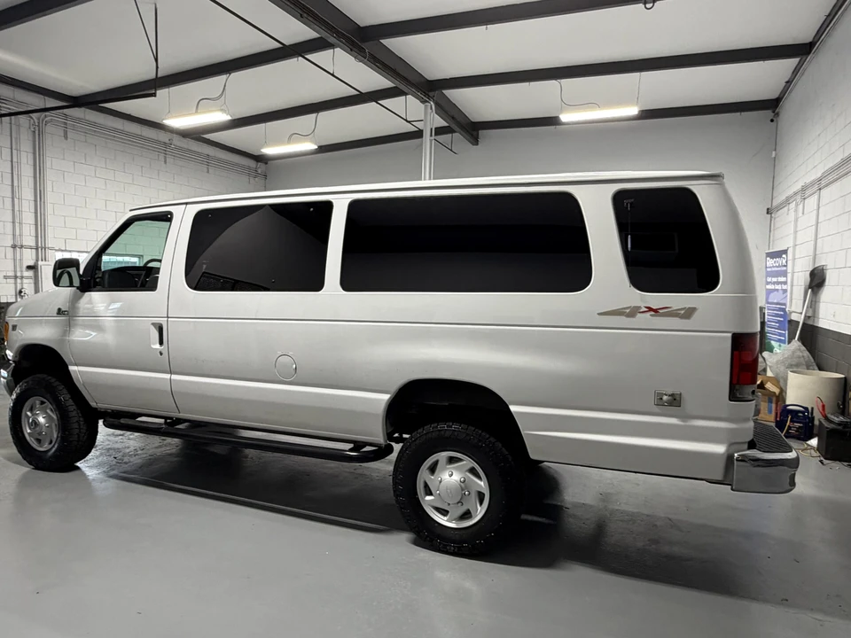 2001 Ford Econoline Van - Image 8 of 18