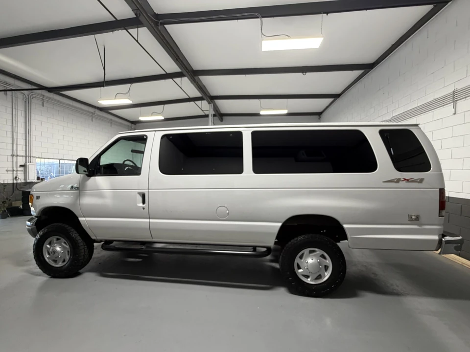 2001 Ford Econoline Van - Image 9 of 18