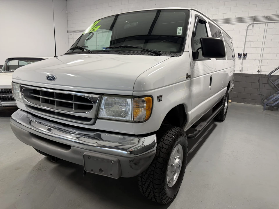 2001 Ford Econoline Van - Image 10 of 18