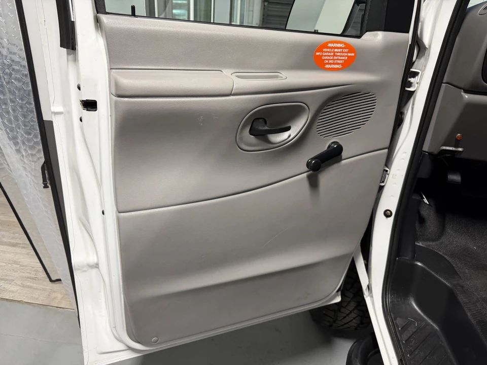 2001 Ford Econoline Van - Image 12 of 18