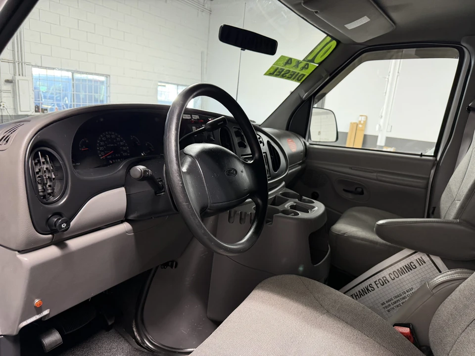 2001 Ford Econoline Van - Image 14 of 18