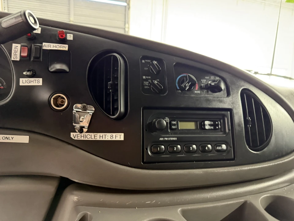 2001 Ford Econoline Van - Image 16 of 18