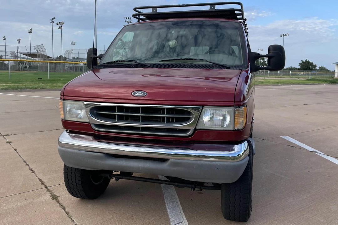 2001 Ford Econoline Van - Image 2 of 31