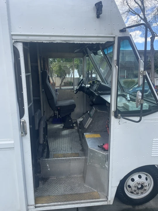 2001 Ford Econoline Van - Image 10 of 19