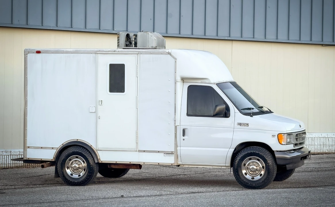 2001 Ford Econoline Van - Image 7 of 21