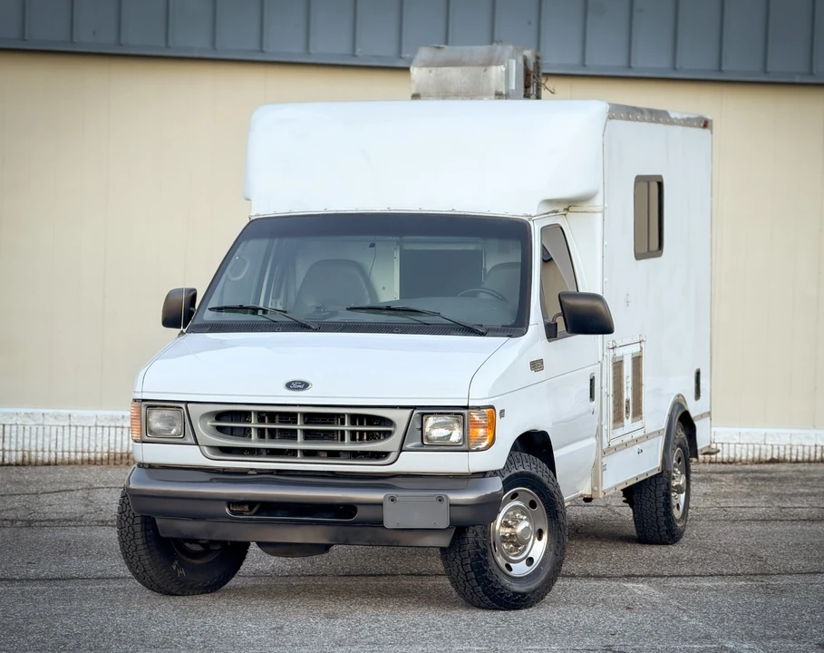 2001 Ford Econoline Van - Image 2 of 21