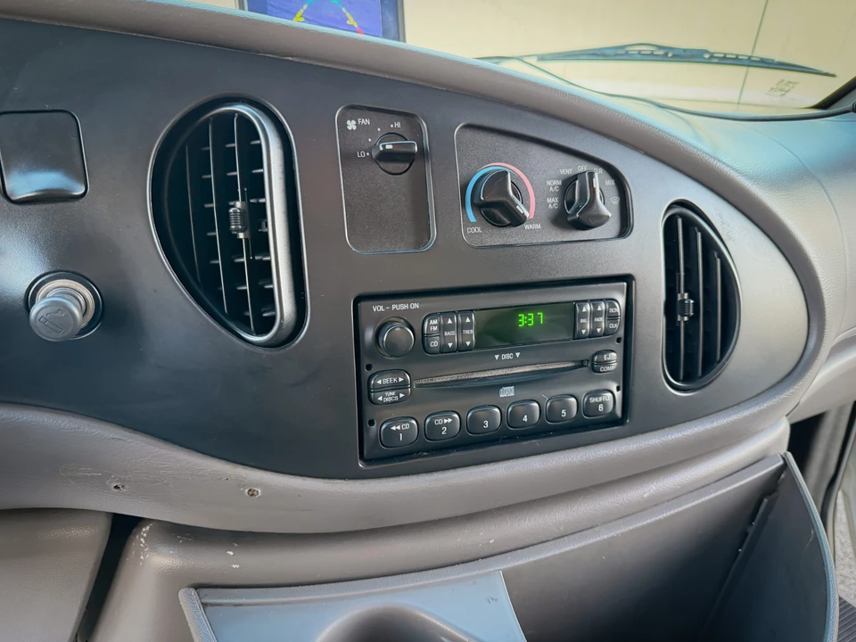2001 Ford Econoline Van - Image 21 of 21