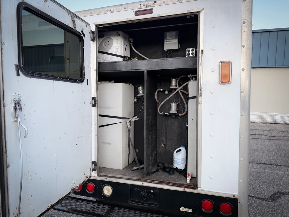 2001 Ford Econoline Van - Image 14 of 21
